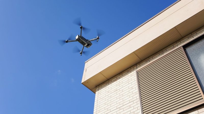 Nettoyage Toiture par Drone : Économisez Temps et Argent en 2025