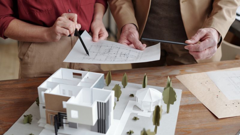Faire construire dans les Landes : les questions essentielles à poser à son constructeur