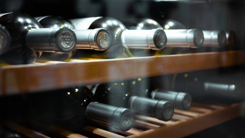 Cave à vin : les critères essentiels pour bien conserver vos bouteilles à la maison