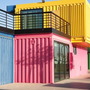 Aménager un container maritime : quelles solutions pour faciliter son déplacement et son installation ?